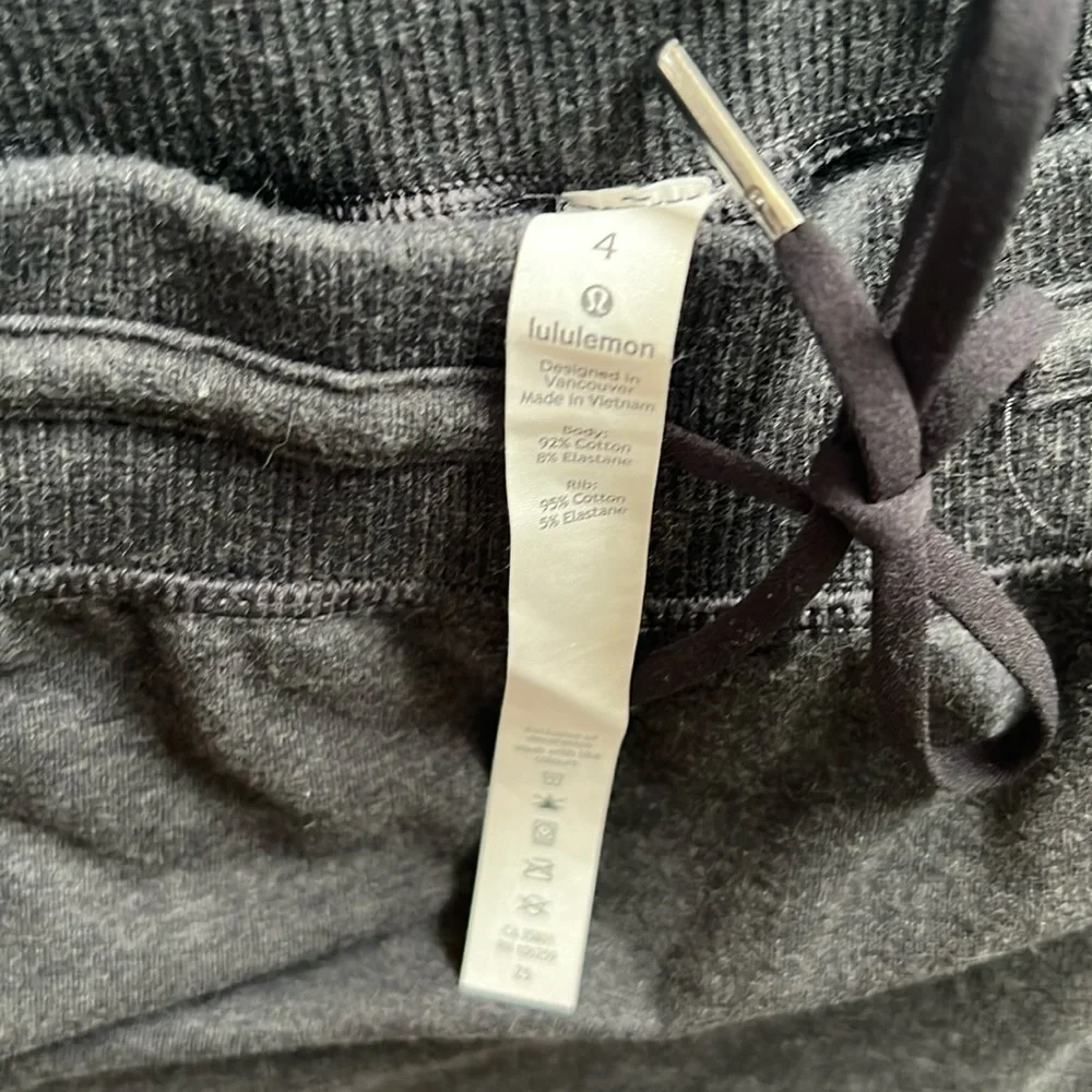 Lululemon Start Anew Skirt in Heathered Black (dark grey) Size 4 - Picture 3 of 5